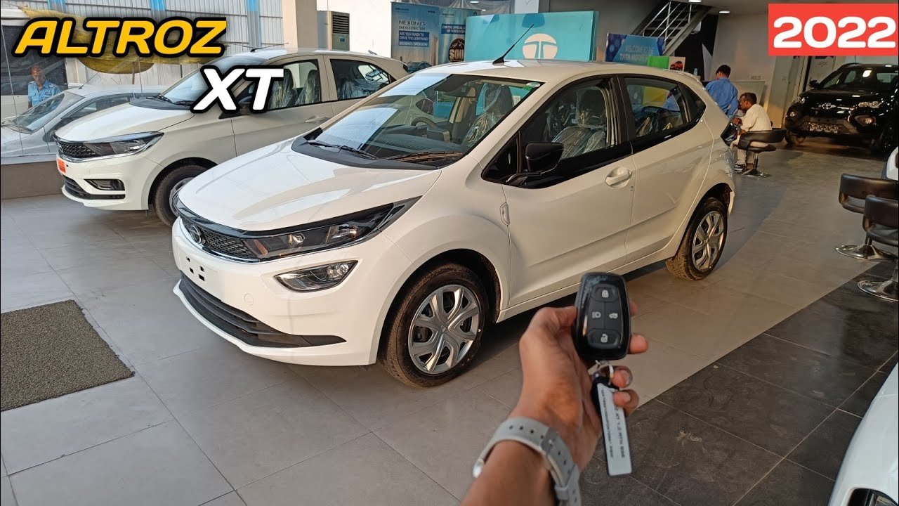 2022 Tata Altroz XT Review: 5-Star Safety Rated Premium Hatchback at ₹7.64 Lakh