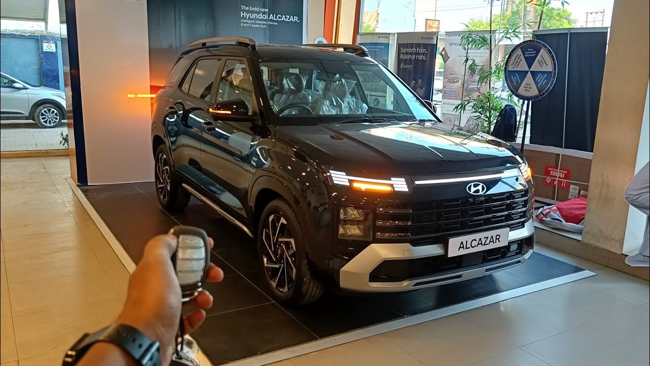 2024 Hyundai Alcazar Facelift Signature: Top Model Price, Features, and Review